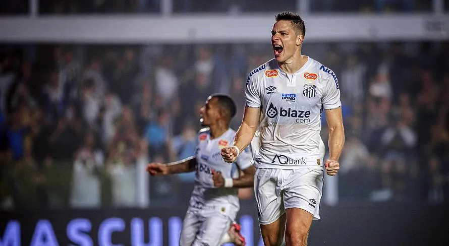 Julio Furch atinge marca inédita no Santos; confira