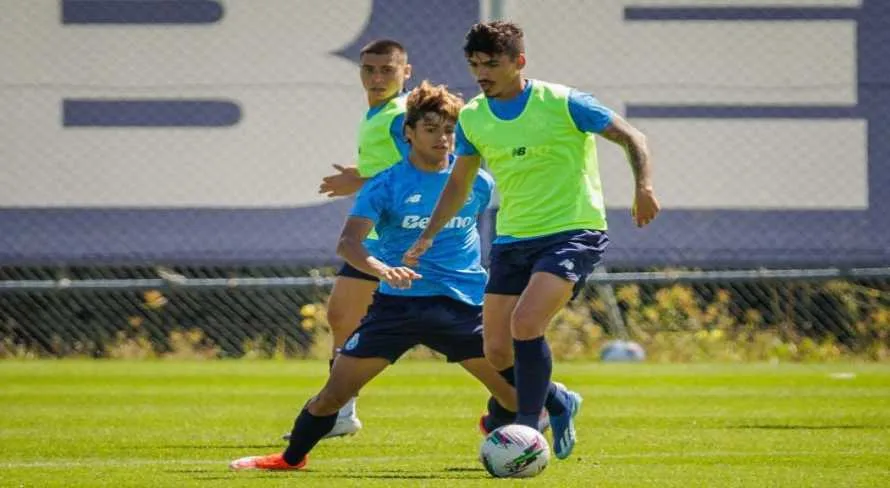 Flamengo prioriza Alcaraz, mas mantém conversas por meia português