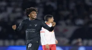 Dominante, Corinthians marca dois contra o Red Bull Bragantino; assista