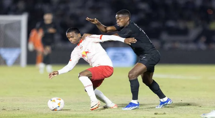 Com show de Talles, Corinthians bate o Red Bull Bragantino na Sul-Americana