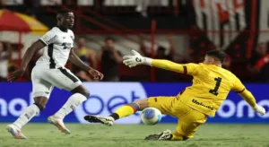 Botafogo abre o placar, mas cede empate para o Atlético-GO; assista