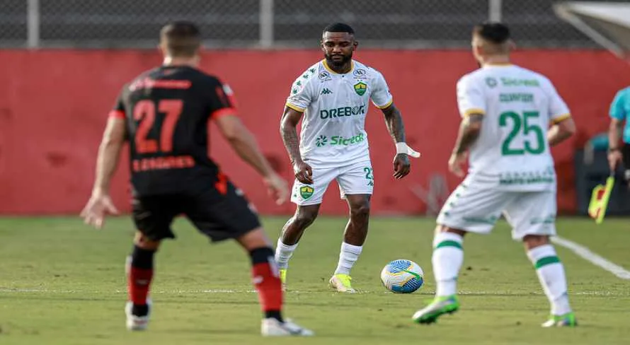 Vitória vence o Cuiabá e deixa o Z-4 do Brasileirão