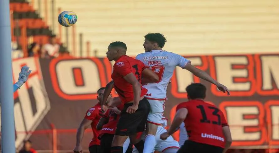 Atlético-GO derrota Internacional e quebra jejum de vitórias