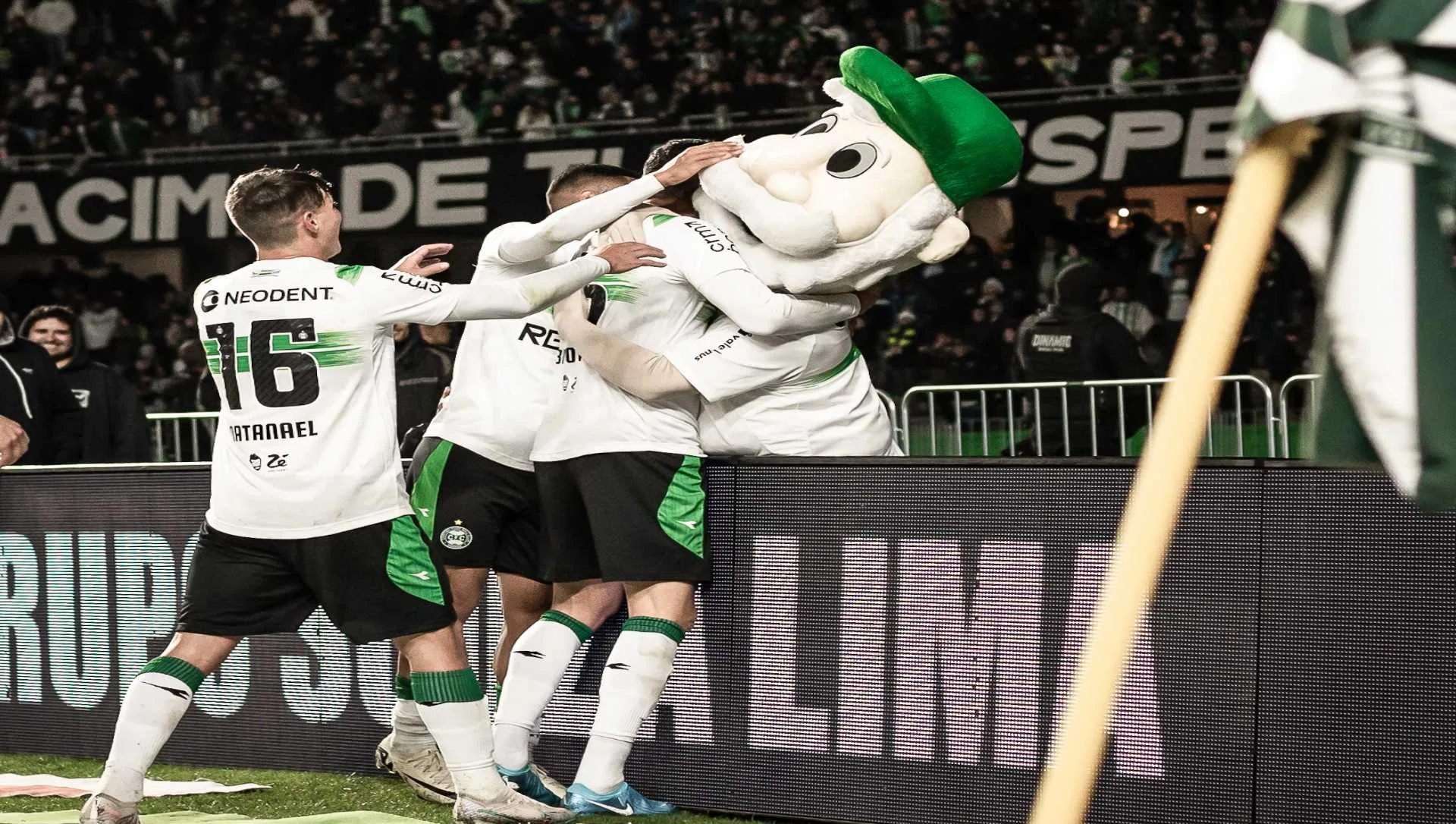 Coritiba supera o Avaí e se aproxima do G-4 do Brasileirão Série B