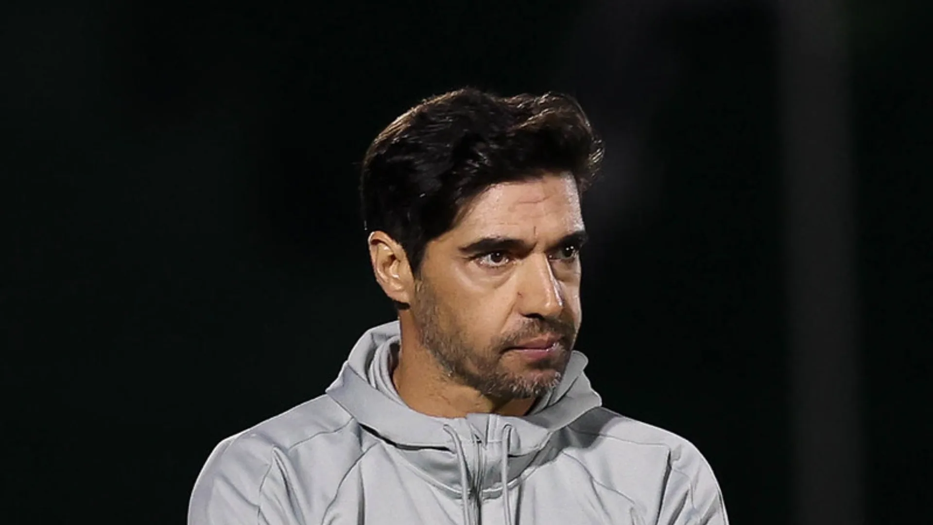 Danilo Lavieri responde se Abel Ferreira tem chances de demissão no Palmeiras