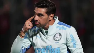 Abel Ferreira toma atitude após polêmica em coletiva do Palmeiras