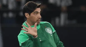 Abel Ferreira cita dois jogadores do Palmeiras que não renderam contra o Botafogo