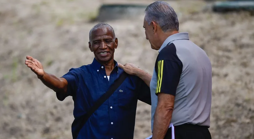 Craque e ídolo do Flamengo é internado com estado avançado de câncer