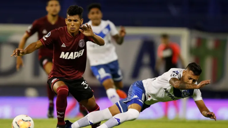 Internacional acerta contratação de lateral-direito do Lanús