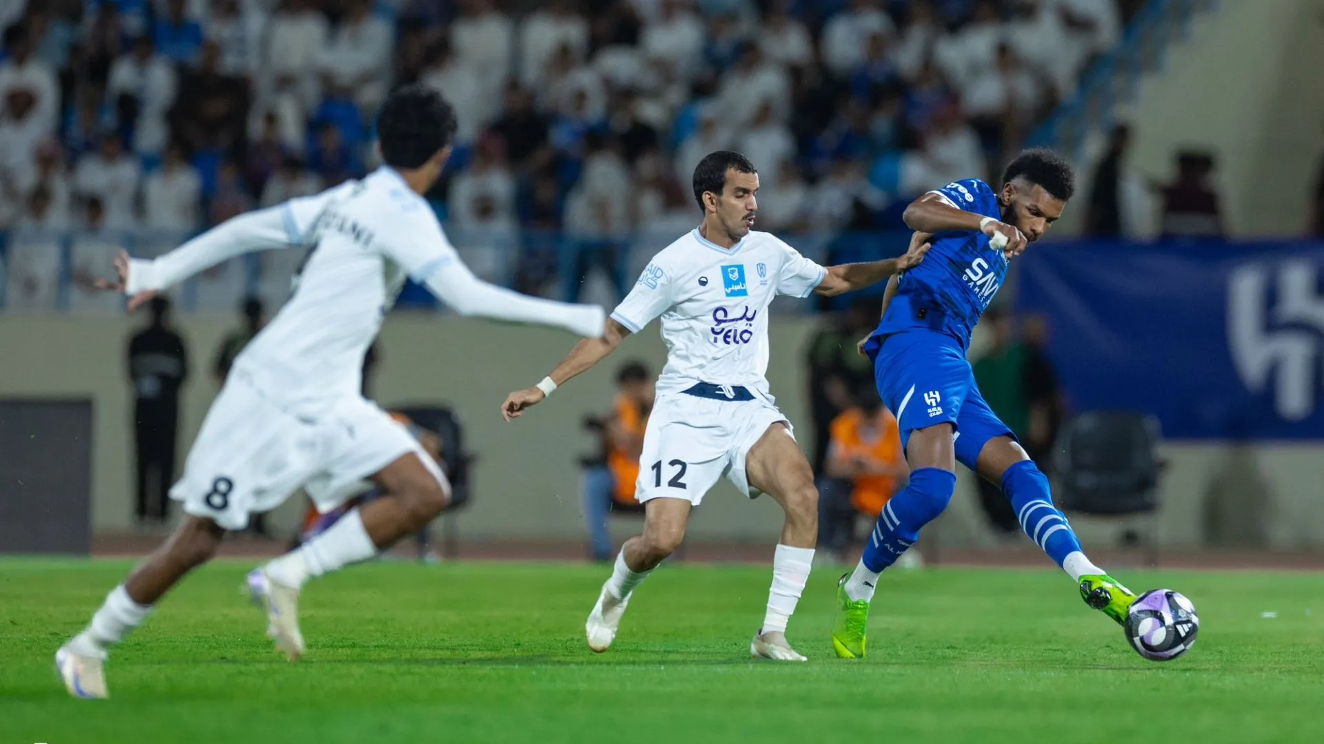 Al-Hilal goleia Al-Okhdood no Campeonato Saudita com show de Mitrovic