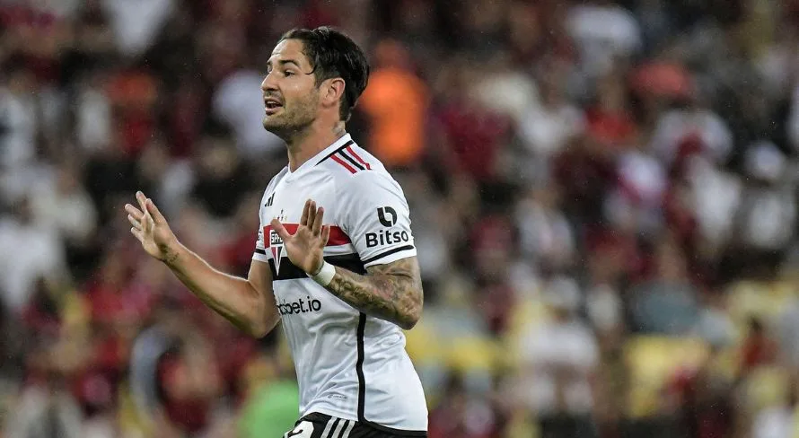 Mercado da bola: 10 jogadores que seu time pode trazer de graça