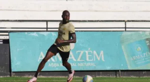 Atacante do Criciúma ressalta ‘fator casa’ em duelo contra o Vasco no Brasileirão
