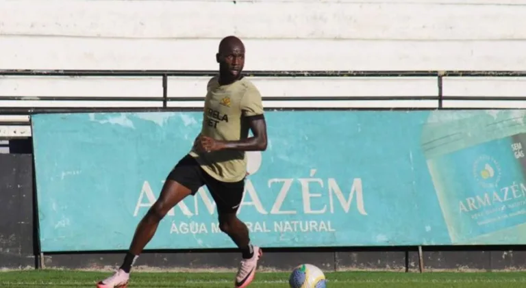 Atacante do Criciúma ressalta ‘fator casa’ em duelo contra o Vasco no Brasileirão