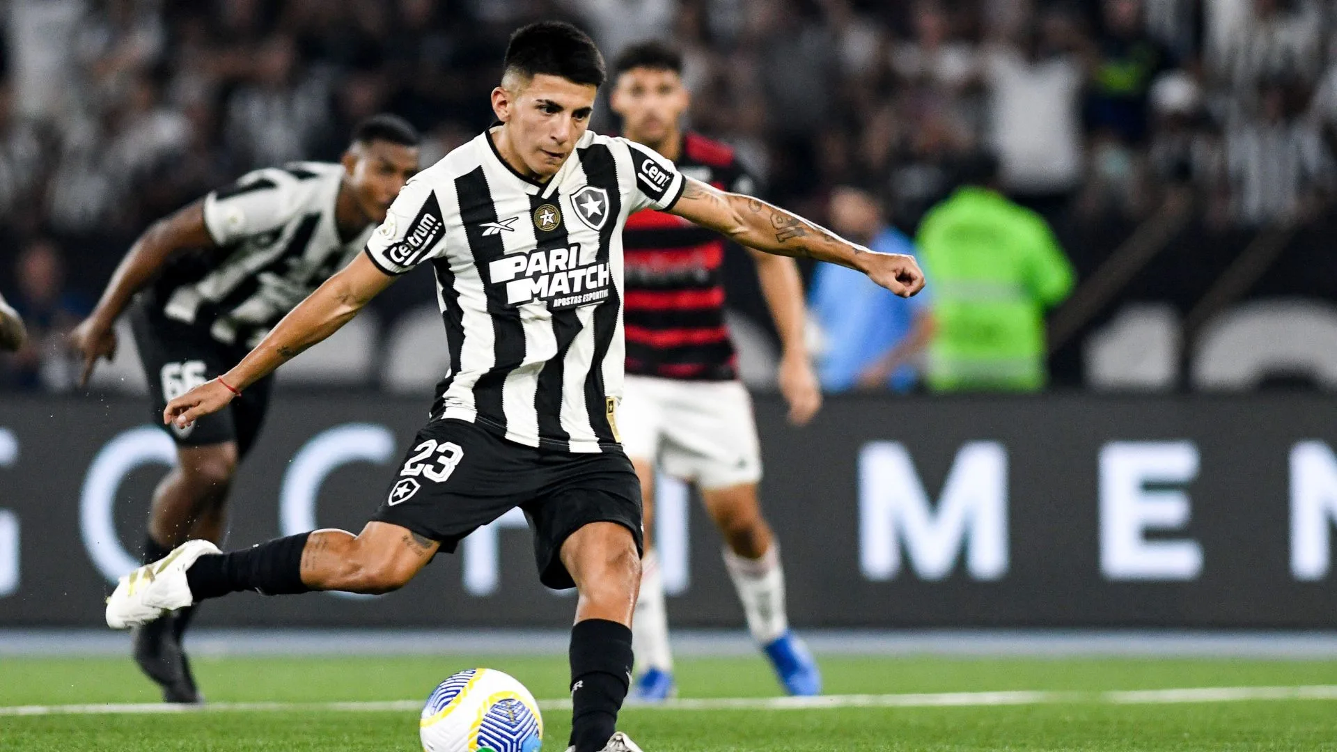 Flamengo e Botafogo superaram 50 milhões de euros em contratações na temporada