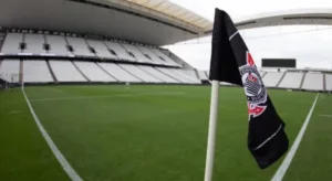 André Kfouri fala em “crueldade inominável” do Corinthians com ídolo
