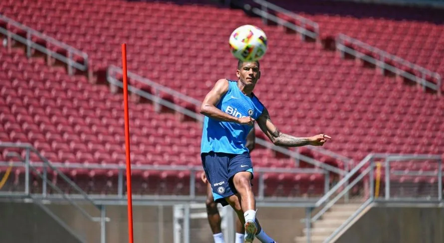 Chelsea busca “limpa” no elenco e ex-Santos pode deixar clube