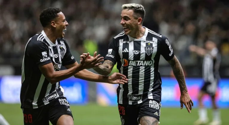 Com dois de Saravia,  Atlético-MG goleia CRB e avança na Copa do Brasil