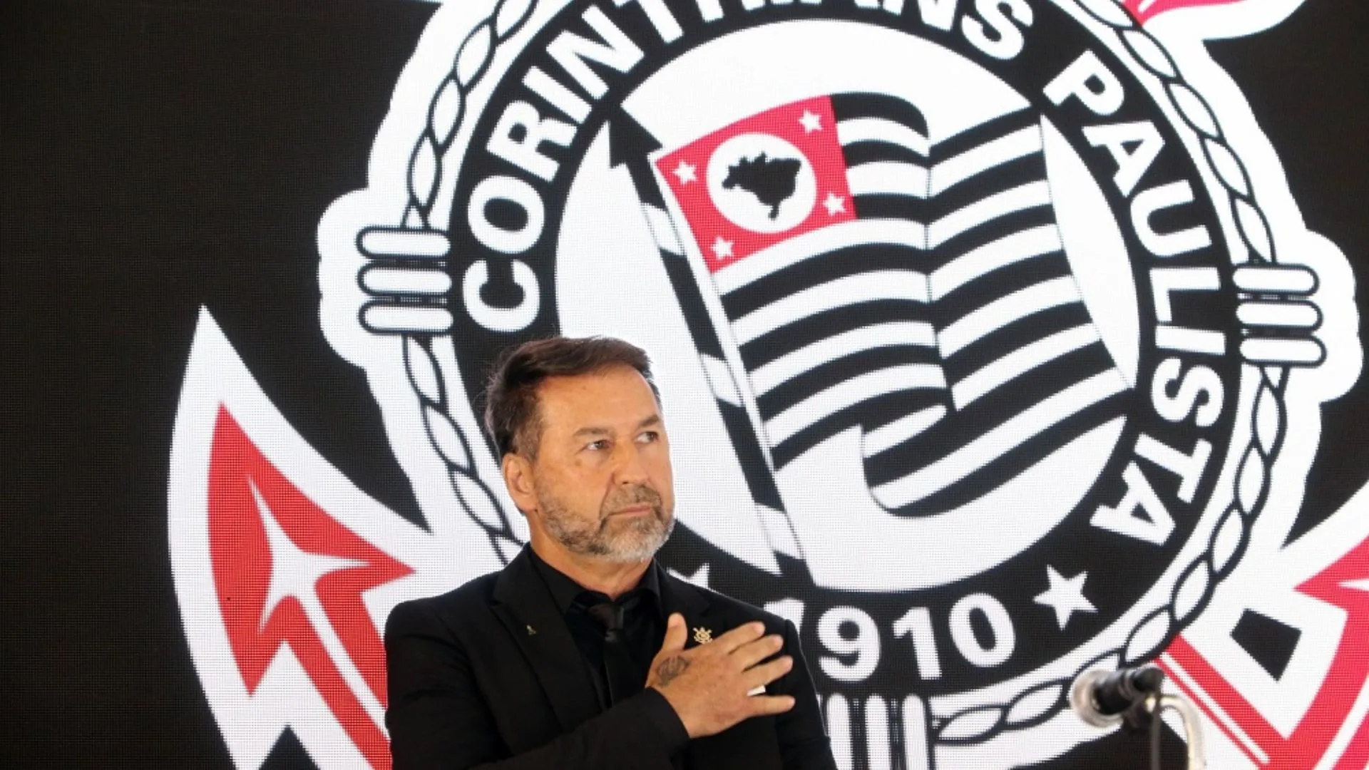 Sormani diz que Corinthians deve dinheiro a rival paulista: “Time caloteiro”