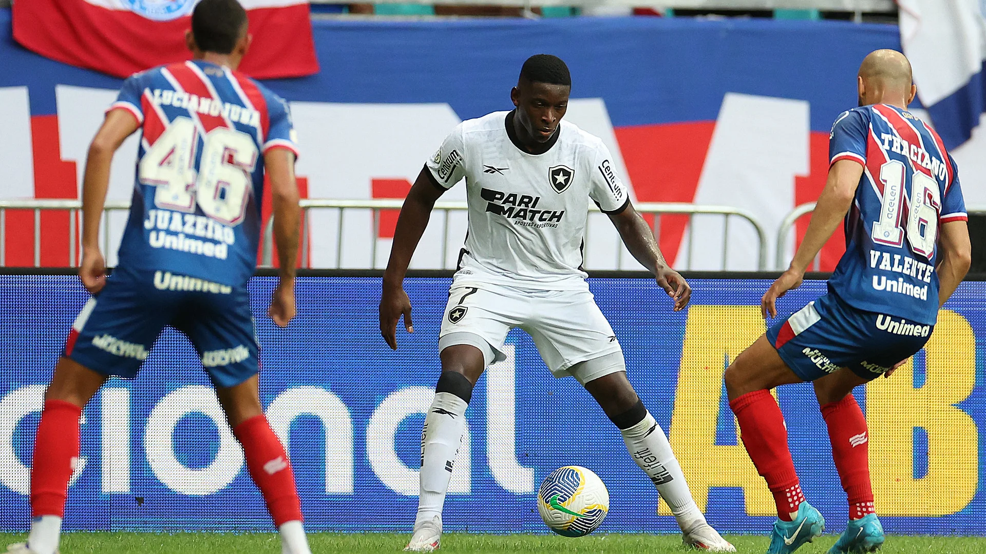 Botafogo fica no empate com Bahia e perde a liderança do Brasileirão