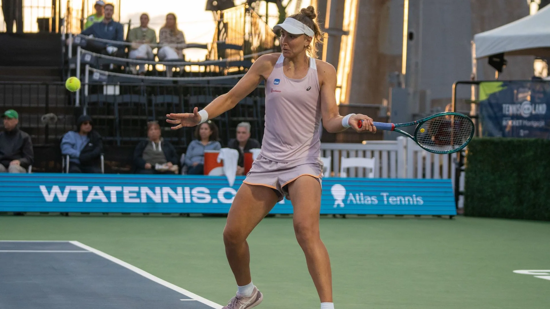 Bia Haddad mantem embalo e vai para semifinais em Cleveland