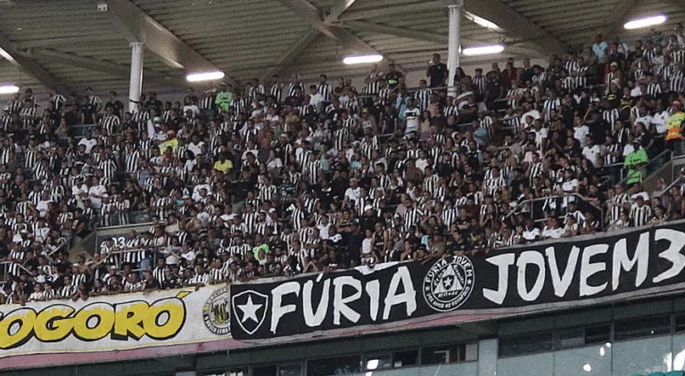 Benja entra em discussão com torcedores do Botafogo e ironiza; confira