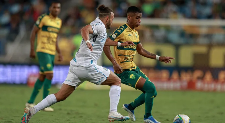Grêmio vence Cuiabá no Brasileirão em grande estreia de Braithwaite