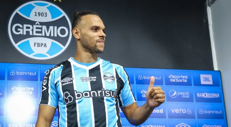 Braithwaite, do Grêmio, viraliza com comemoração inusitada após gol