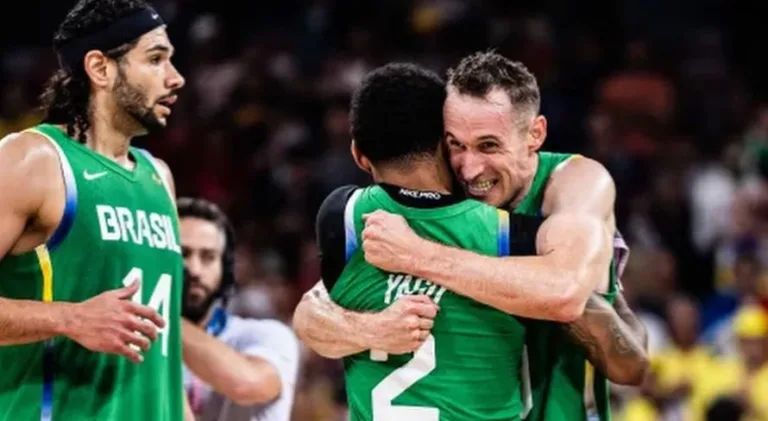 Brasil conta com derrota da Austrália e vai às quartas no basquete masculino das Olimpíadas