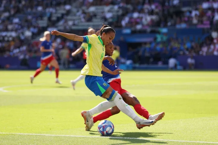Olimpíadas: seleção brasileira de futebol feminino luta, mas perde a medalha de ouro para os Estados Unidos