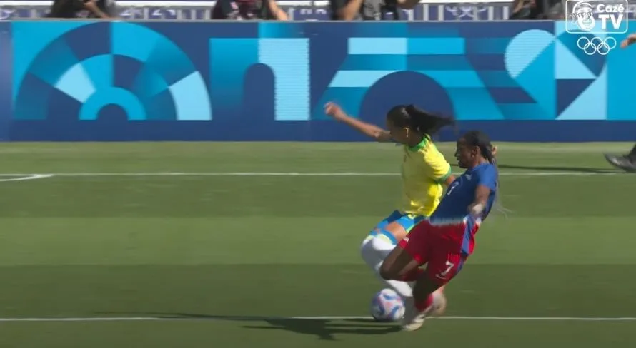 Torcedores reclamam de pênalti “ignorado” em Brasil x EUA: “Absurdo”