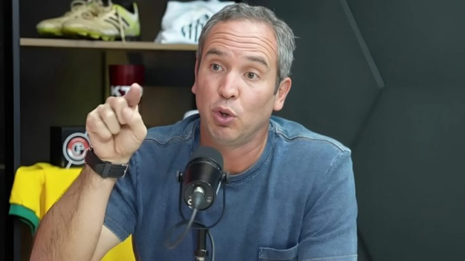 Caio Ribeiro destaca feito “impressionante” de goleiro do Brasil e diz: “Virou ídolo” 