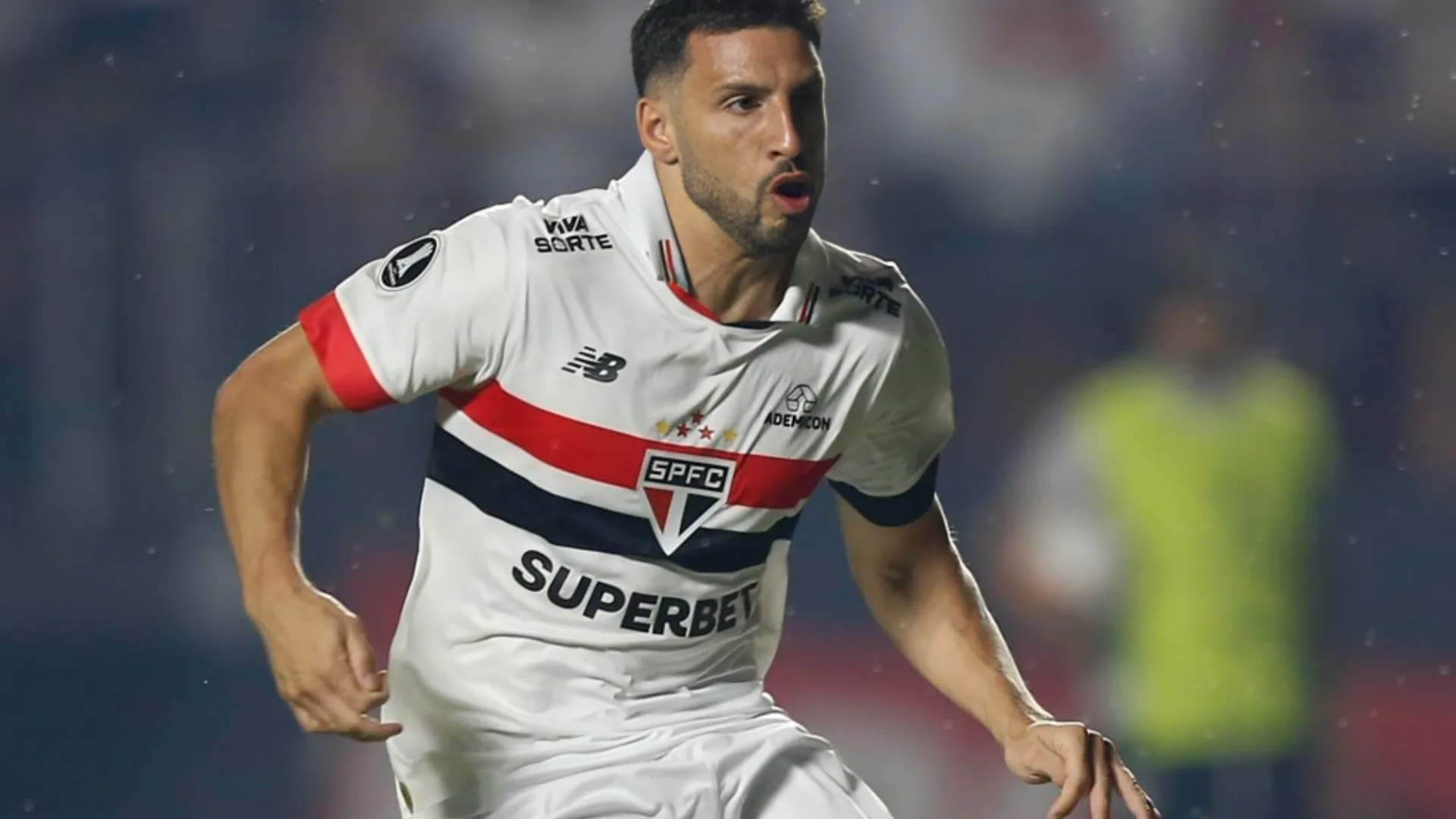 Calleri elege atacante rival diferenciado no futebol brasileiro hoje: “Jogando muito”