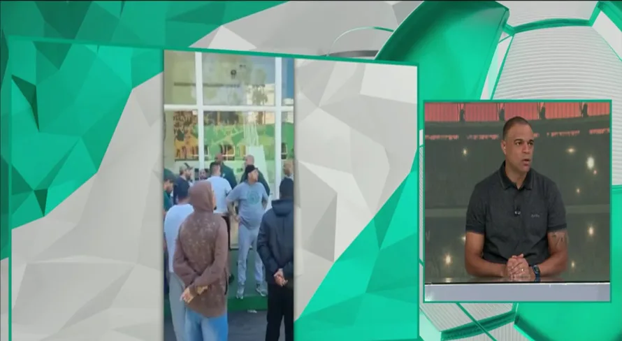 Denílson critica protesto de torcida organizada: “Aberração” 
