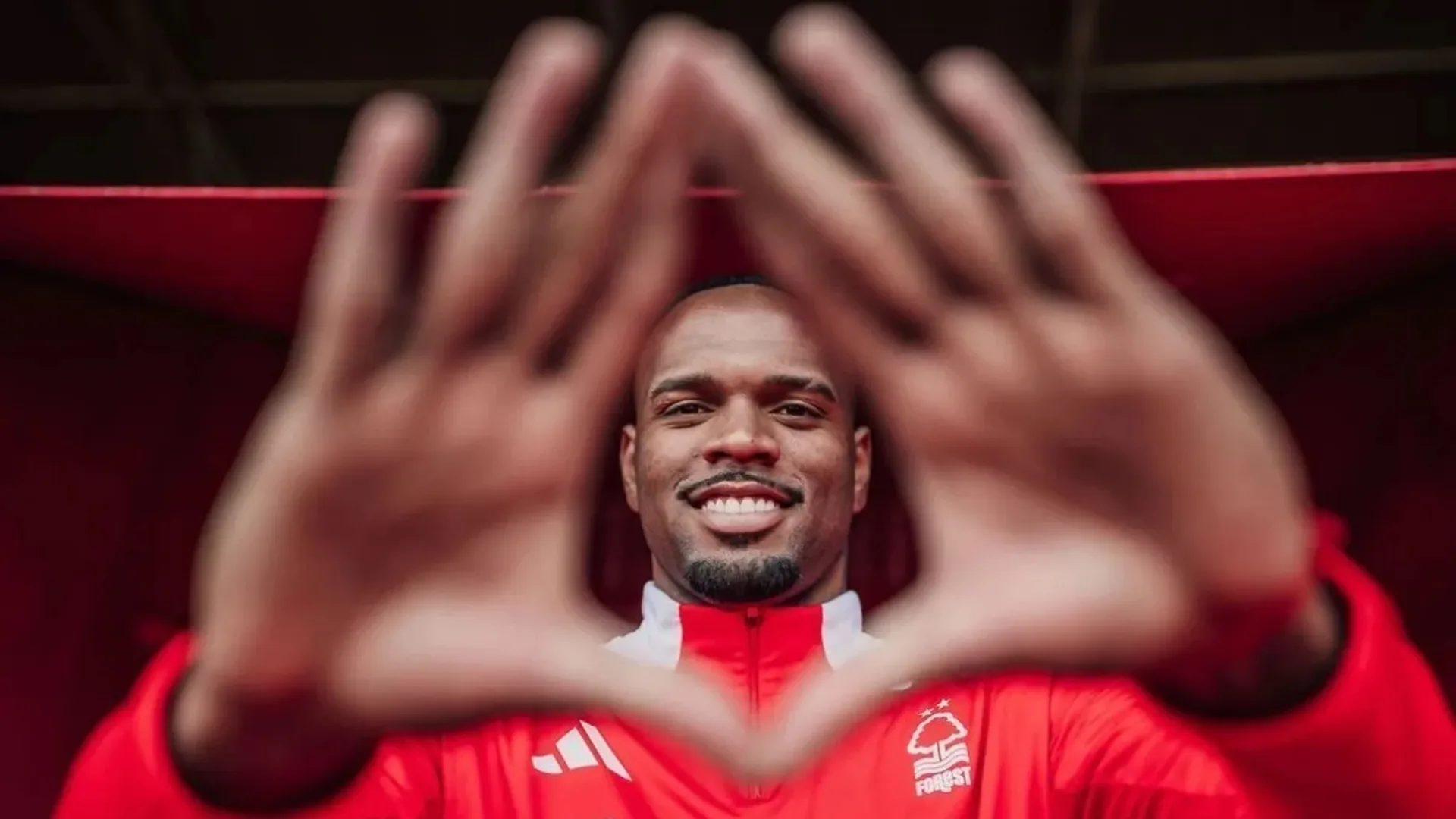 Torcedores do Corinthians reagem à estreia de Carlos Miguel na Inglaterra: “Praga de corintiano”