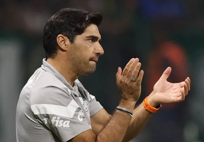 Casagrande cita fim de ciclo no Palmeiras e faz alerta após queda na Libertadores: “Precisa urgentemente” 