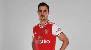 Botafogo é apontado como interessado em lateral ex-Arsenal