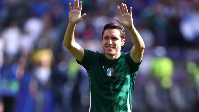 Liverpool acerta a contratação de Chiesa, astro da seleção italiana