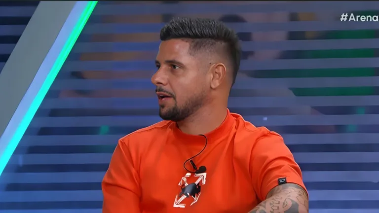 Cicinho elege técnico ‘chato’ do futebol brasileiro: “Acha que é dono”