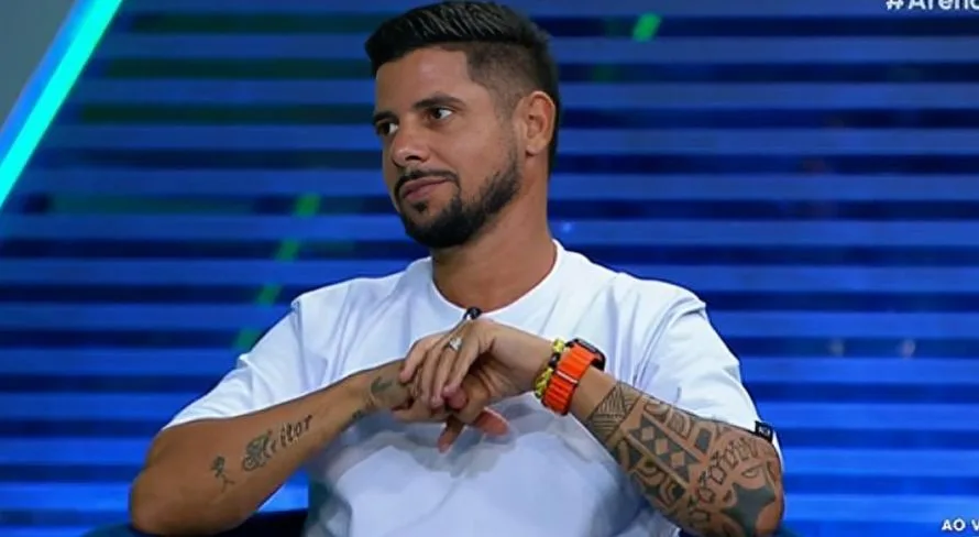 Cicinho sinaliza time “copeiro” no futebol brasileiro: “Surpreendendo”