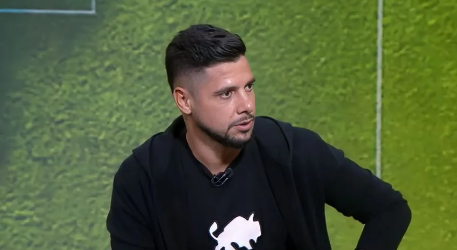 Cicinho banca duas eliminações de peso na Libertadores