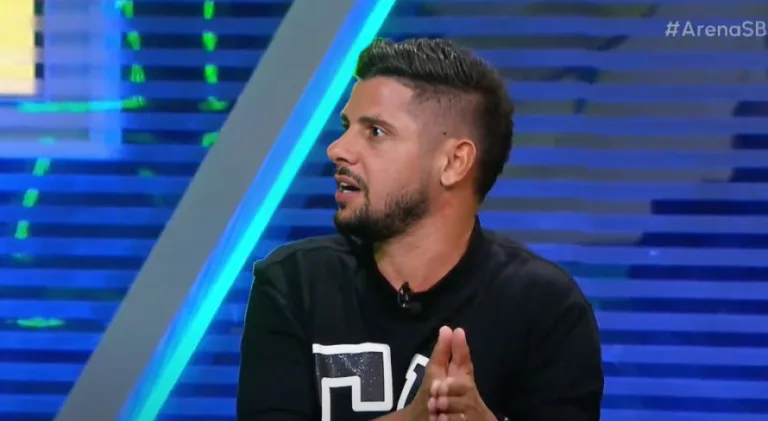 Cicinho brinca e “crava” possível goleada em jogo da Libertadores: “8 a 0”