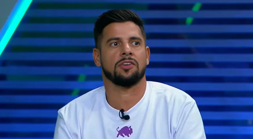 Cicinho elege time com “pouca vontade” no futebol brasileiro