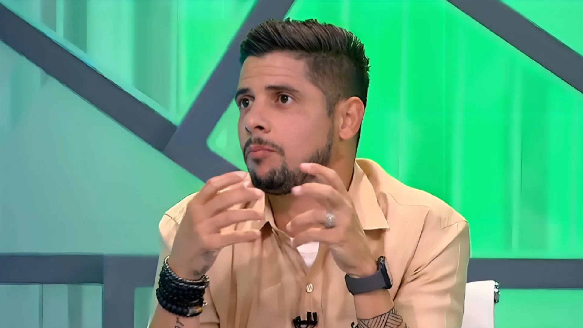 Cicinho surpreende ao revelar torcida por rebaixamento no Brasileirão