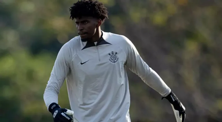 Corinthians deve acelerar compra de Hugo Souza, diz Nicola