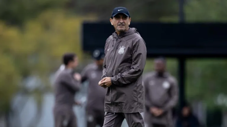 Samir Carvalho aponta risco de demissão para Ramón Díaz, do Corinthians