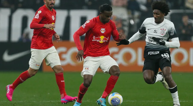 Corinthians busca empate com Red Bull Bragantino, mas segue no Z-4 do Brasileirão