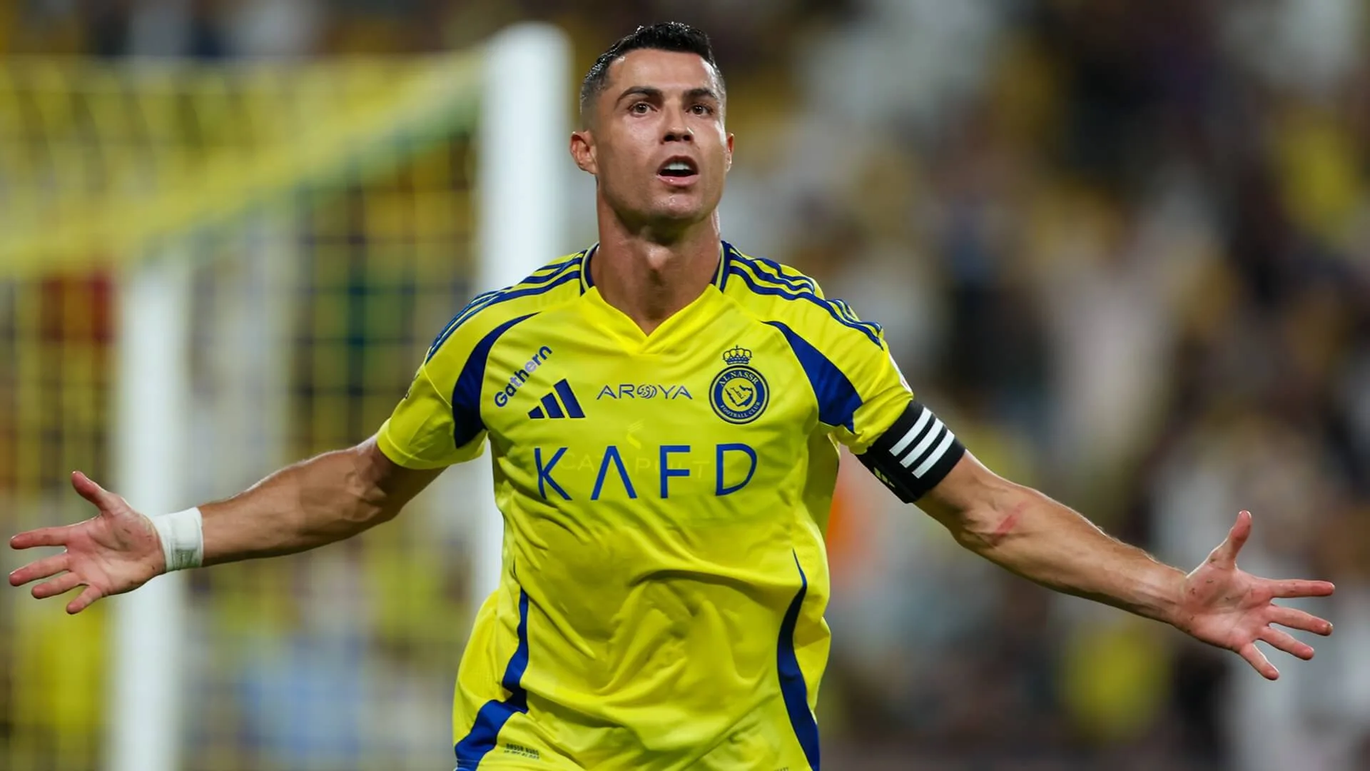Cristiano Ronaldo marca de falta e se aproxima dos 900 gols na carreira