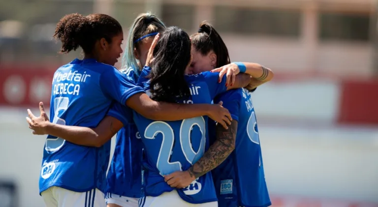 Cruzeiro atropela Corinthians pelo Brasileirão Feminino