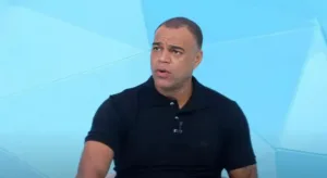 Denílson cita time que dá gosto assistir no Brasil: “Muita qualidade”