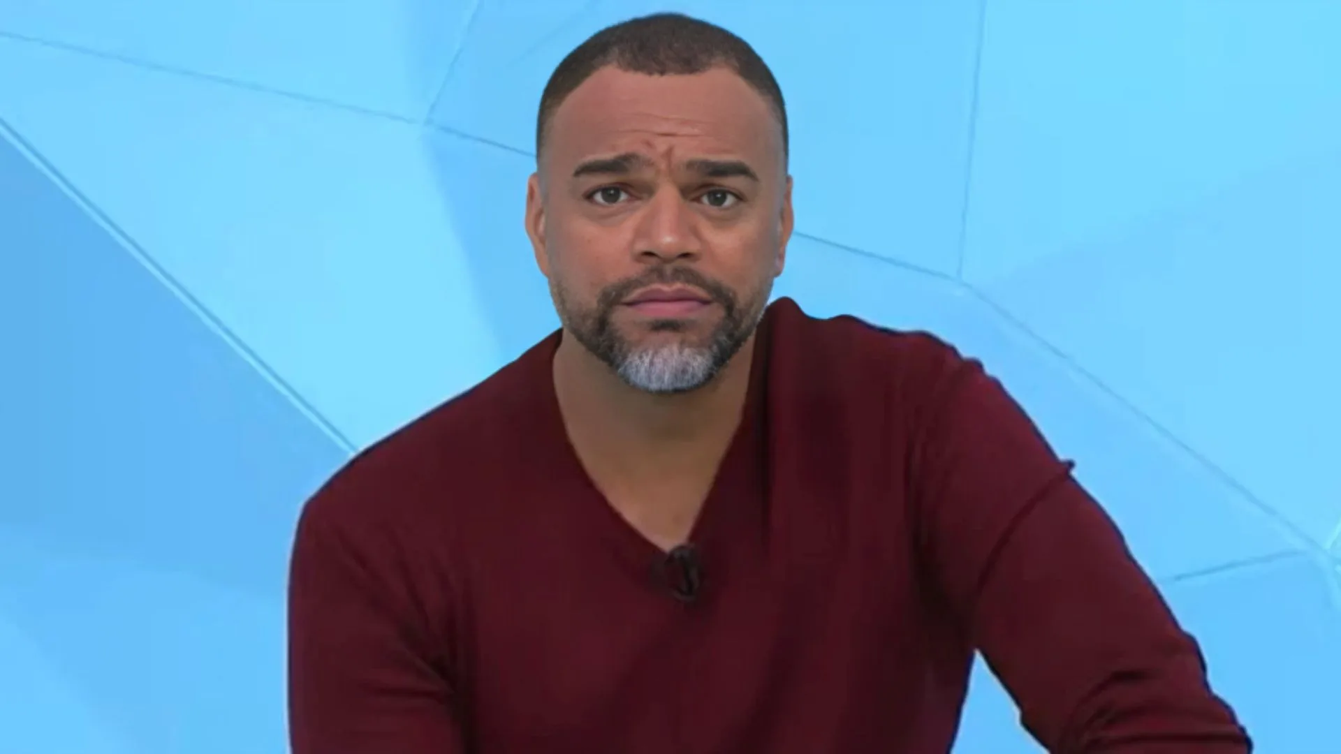 Denílson cita torcida que prejudica time no futebol brasileiro